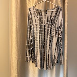 Black and white blouse in very good condition smoke free and pet free home.